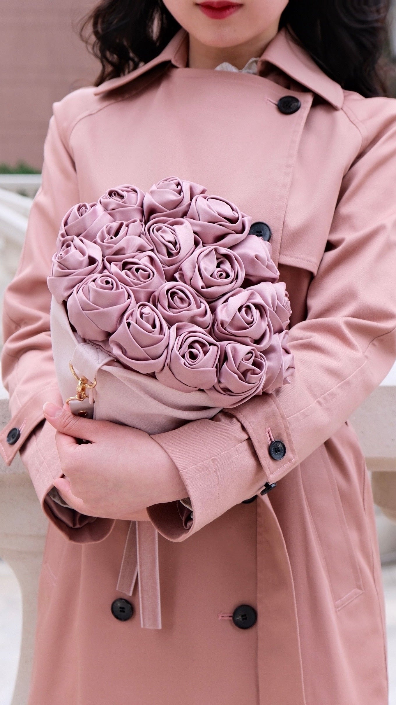 薔薇のロマッティックシェルフS ピンク W40D20H50cm She's Spectacular Bouquet for delivery today | Ruth's Roses