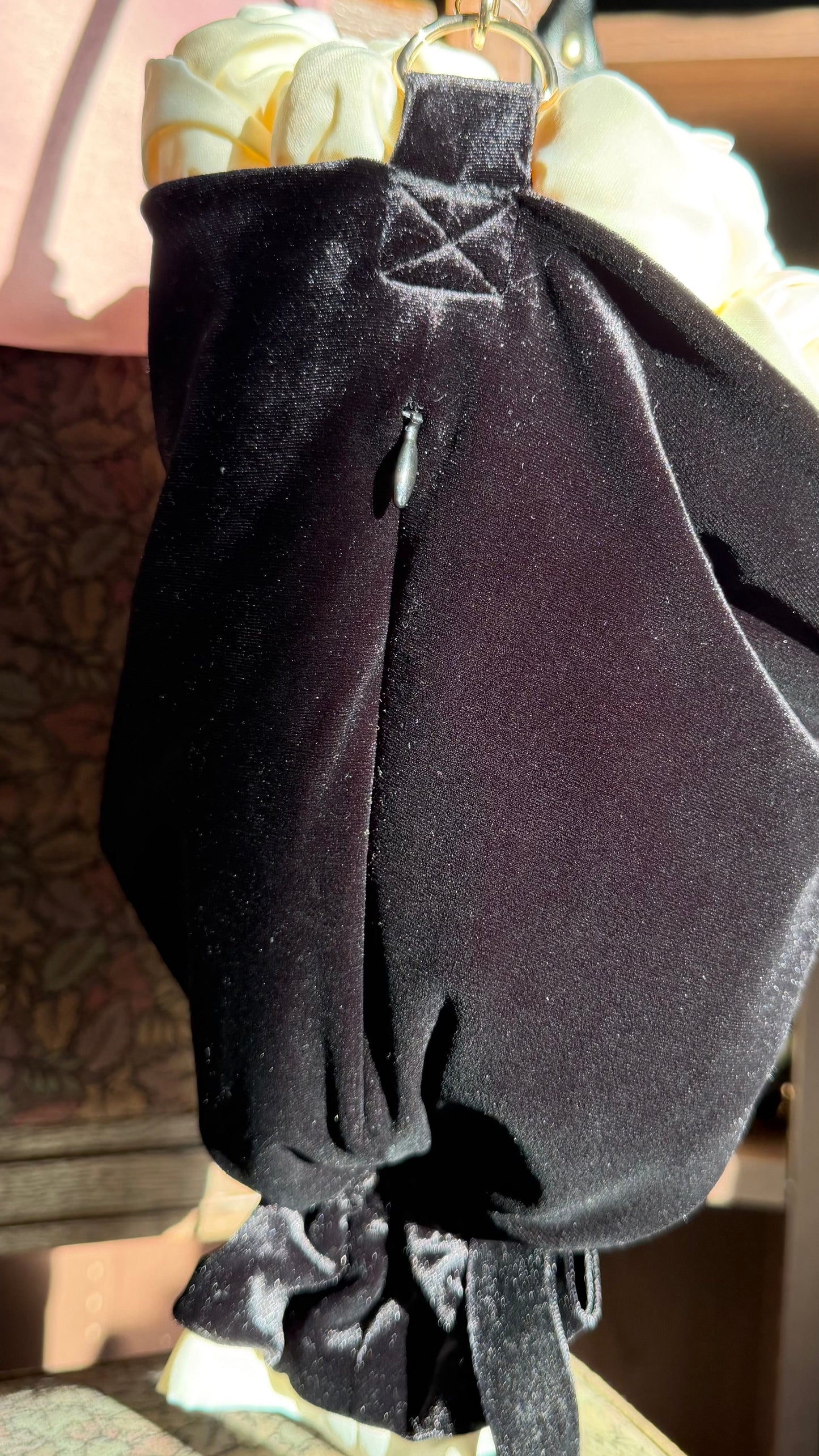 White Rose × Black Velvet