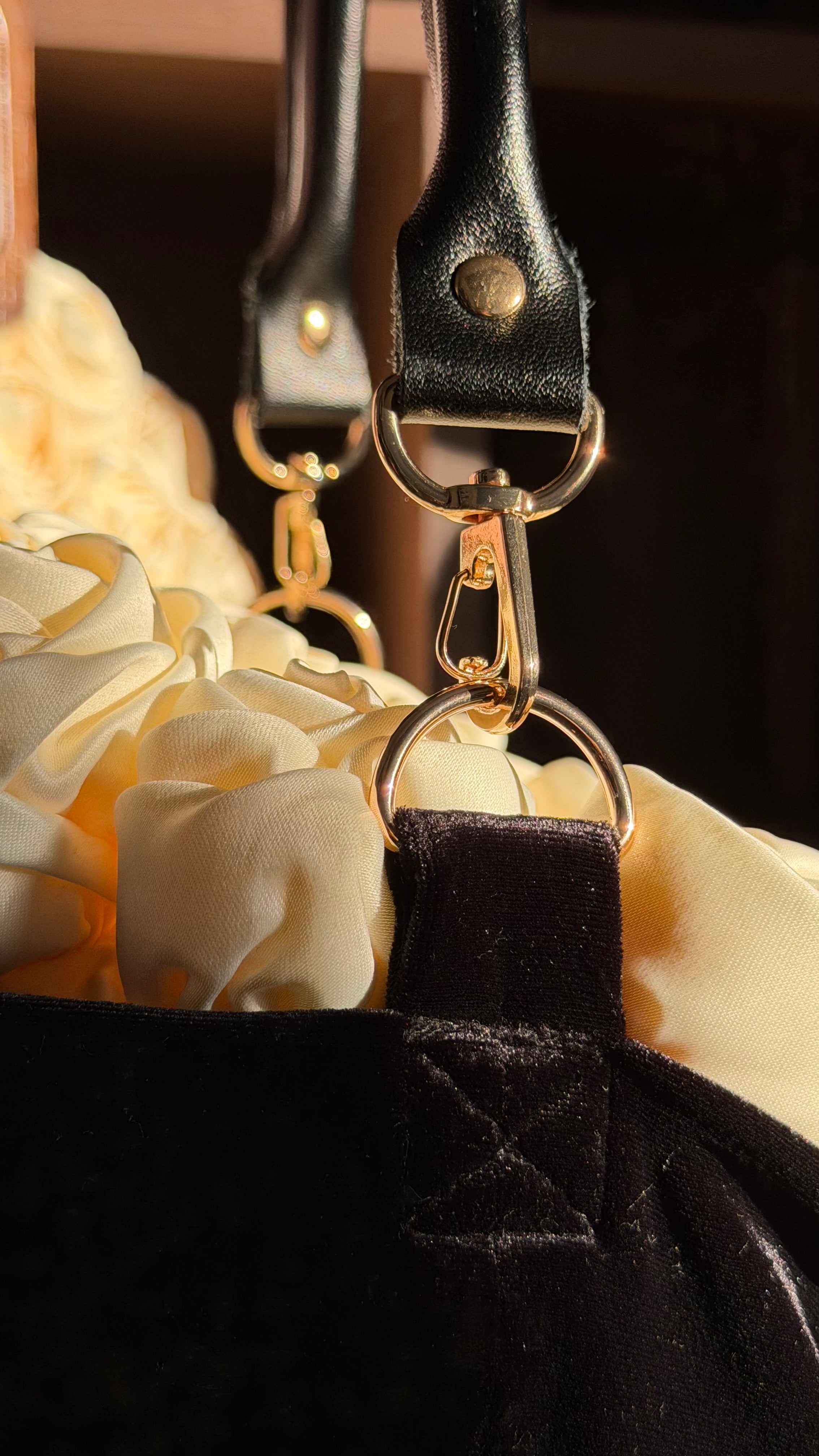 White Rose × Black Velvet – Barabelle